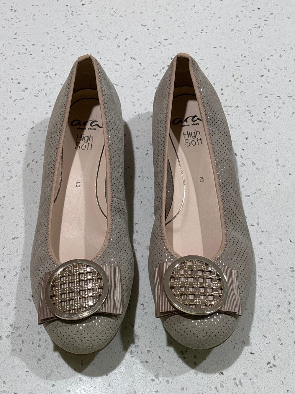 Women’s Ara flats size 5